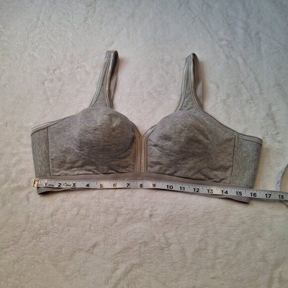 Cacique Wireless Bra Sz 42D Full Coverage Adjustable Straps Neutral Minimalist - Picture 6 of 8